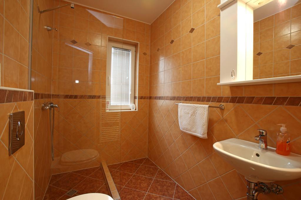 Gostilna In Prenocisca Gedzo Hotel โนโวเมสโต ภายนอก รูปภาพ