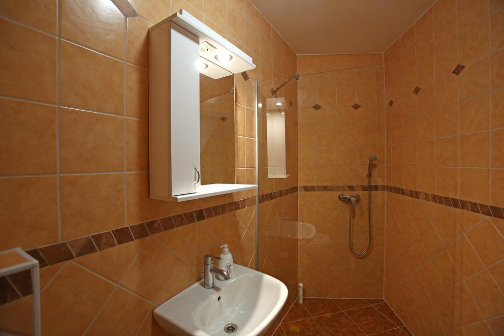 Gostilna In Prenocisca Gedzo Hotel โนโวเมสโต ภายนอก รูปภาพ
