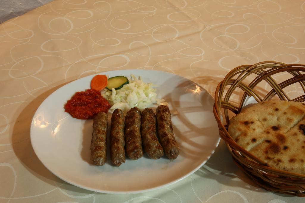 Gostilna In Prenocisca Gedzo Hotel โนโวเมสโต ภายนอก รูปภาพ