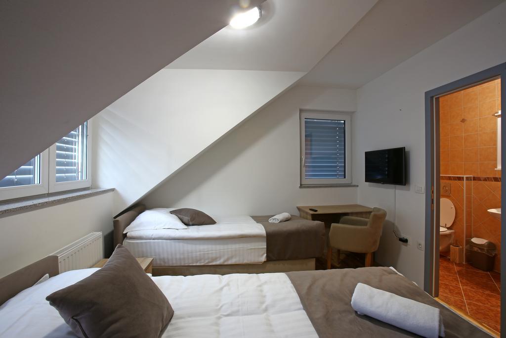 Gostilna In Prenocisca Gedzo Hotel โนโวเมสโต ภายนอก รูปภาพ
