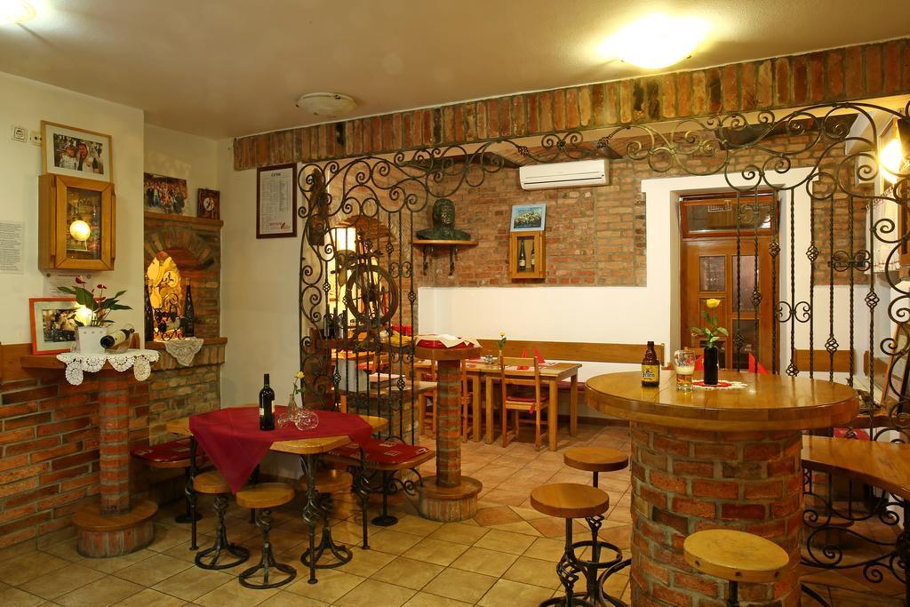 Gostilna In Prenocisca Gedzo Hotel โนโวเมสโต ภายนอก รูปภาพ